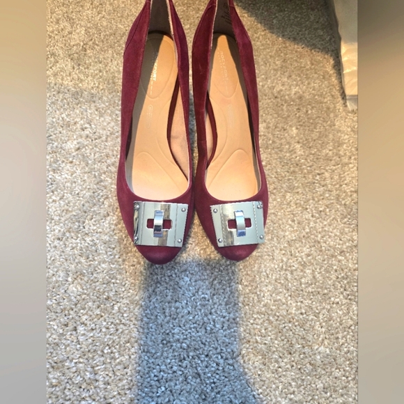 Rockport Burgundy Heels with Silver Accents - Picture 1 of 9